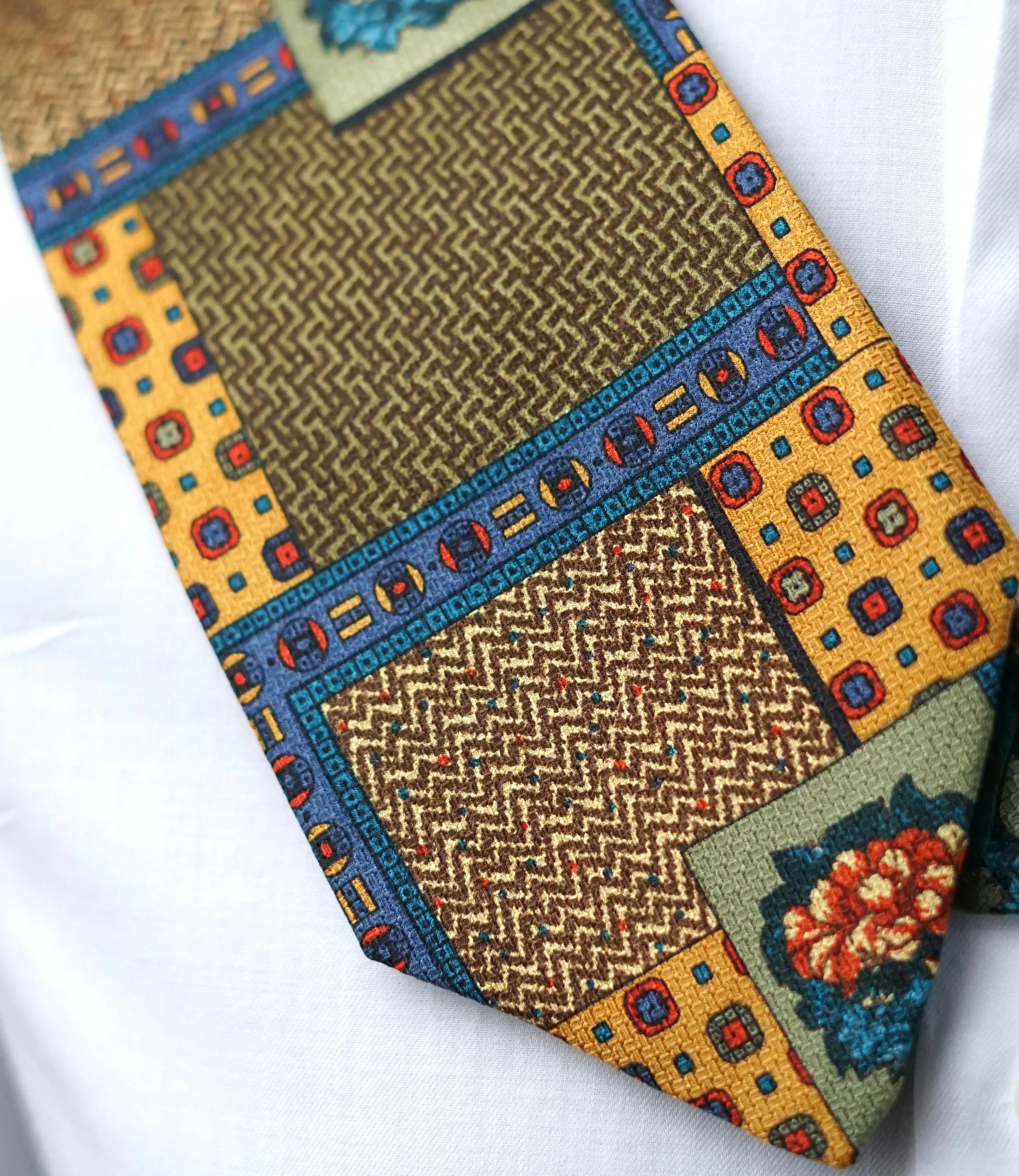 Alessia Vintage Tie