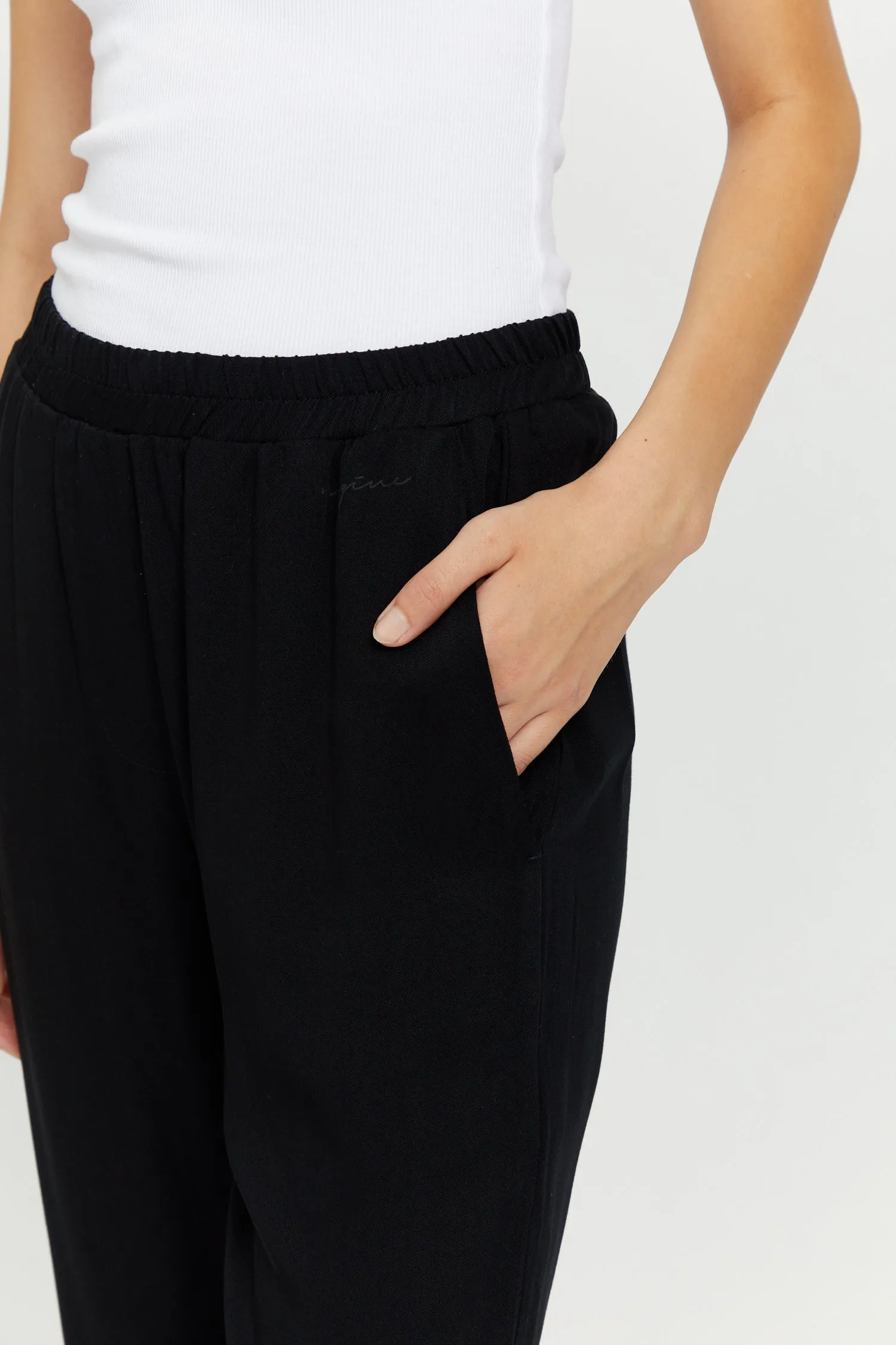 Gilya Pants Black