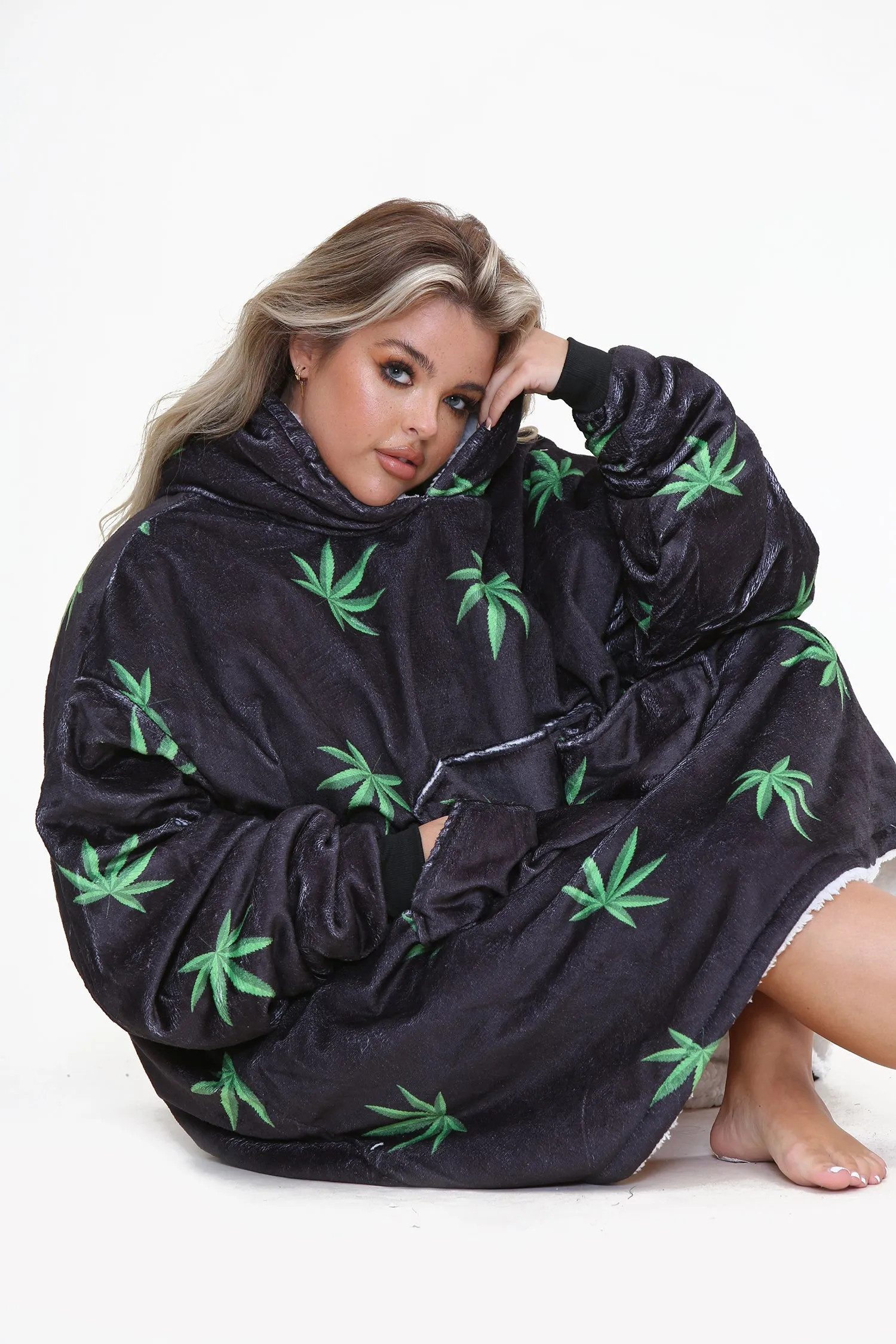 Weed Leaf Hoodie Black